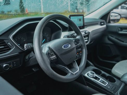 Used 2022 Ford Escape SE image 6