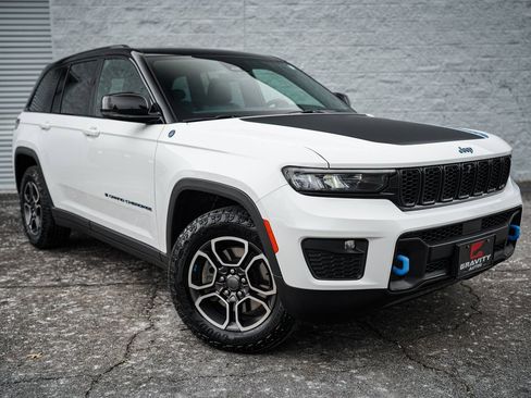 Used 2023 Jeep Grand Cherokee Trailhawk image 9