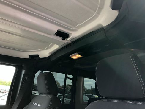 Used 2015 Jeep Wrangler Unlimited Rubicon w/ Connectivity Group image 14