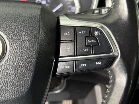 Certified 2020 Toyota Highlander XLE image 30