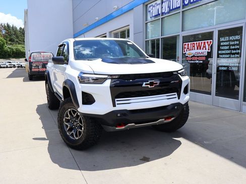 Certified 2024 Chevrolet Colorado ZR2 w/ Technology Package AWD/4WD image 39