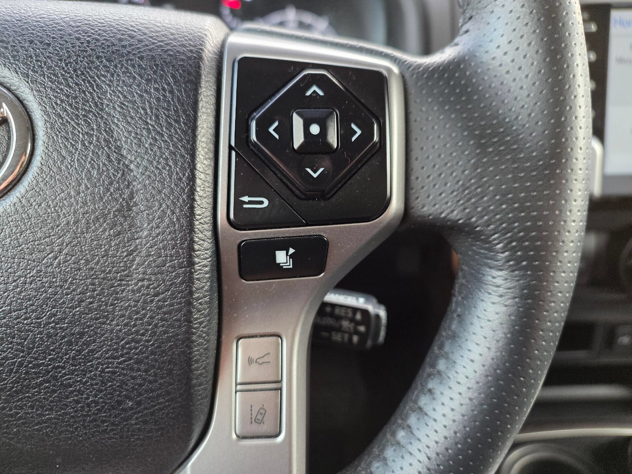Used 2024 Toyota 4Runner SR5 AWD/4WD image 21