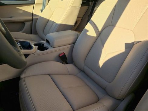 New 2025 Porsche Macan image 5