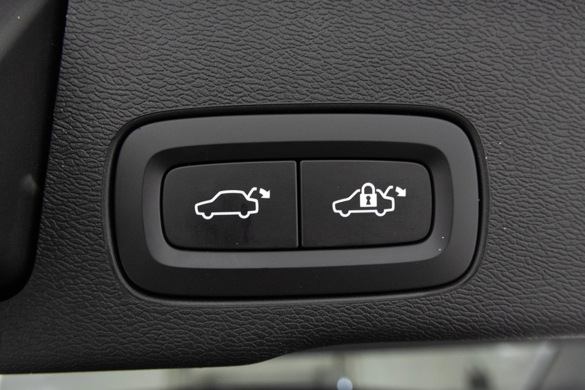 Used 2022 Volvo XC60 B5 Inscription w/ Protection Package Premier FWD image 39