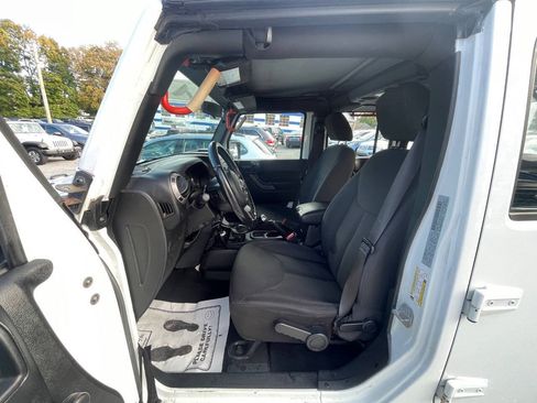 Used 2018 Jeep Wrangler Unlimited Sport w/ Connectivity Group AWD/4WD image 10