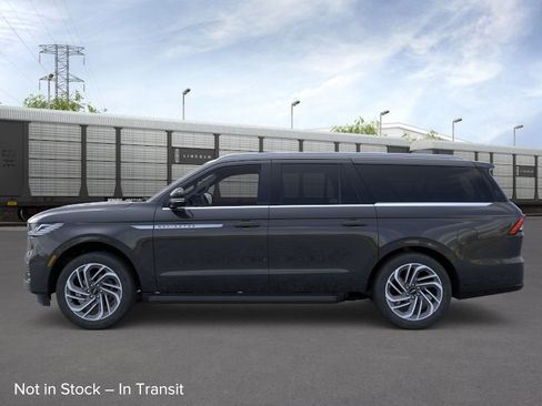 New 2026 Lincoln Navigator L Premier AWD/4WD image 3