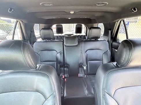 Used 2017 Ford Explorer XLT w/ Equipment Group 202A FWD image 9