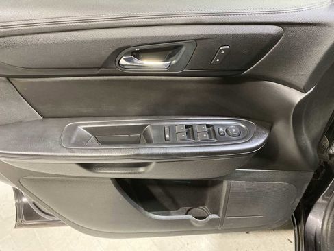 Used 2016 Chevrolet Traverse LT w/ Style and Technology Package image 22