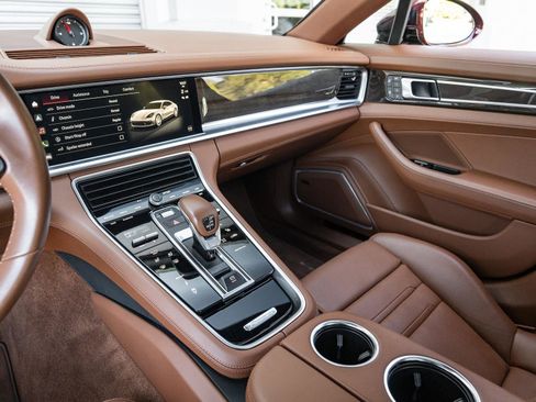 Used 2023 Porsche Panamera 4 image 21