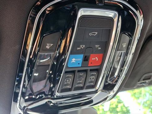 Certified 2024 Jeep Grand Cherokee Overland w/ Advanced Protech Group III AWD/4WD image 31