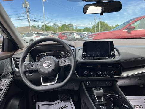 Used 2021 Nissan Rogue SV AWD/4WD image 4