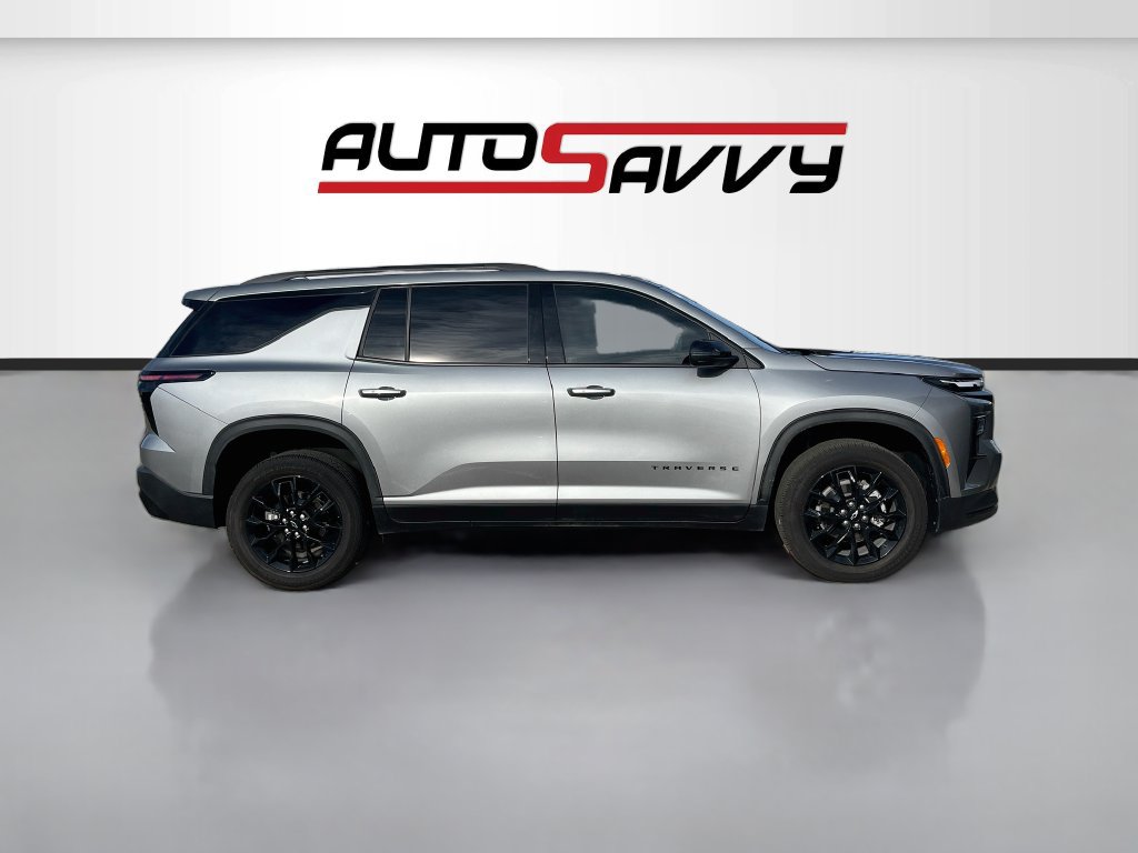 Used 2026 Chevrolet Traverse LT w/ Midnight/Sport Edition FWD image 8