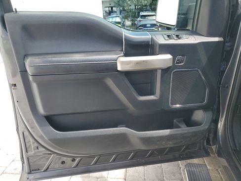 Used 2019 Ford F150 Lariat w/ Equipment Group 502A Luxury AWD/4WD image 9
