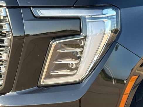 Used 2025 GMC Yukon Denali Ultimate AWD/4WD image 4