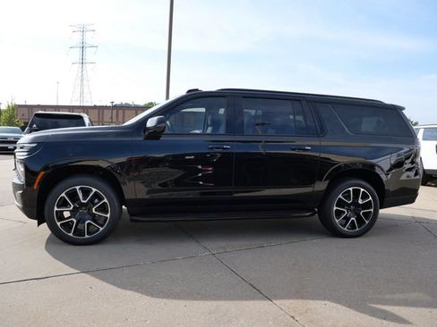New 2026 Chevrolet Suburban RST w/ RST Capability Package AWD/4WD image 4