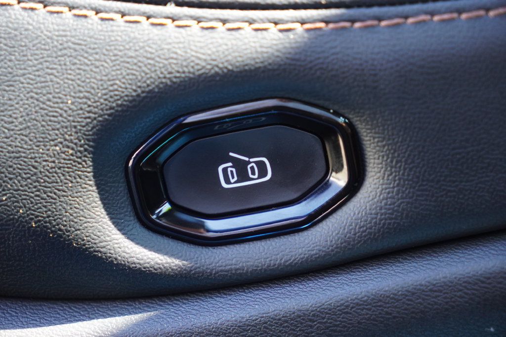 Used 2026 Jeep Cherokee Overland AWD/4WD image 19