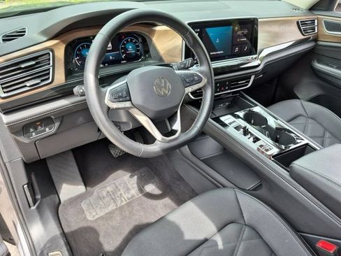 Used 2025 Volkswagen Atlas SE FWD image 15