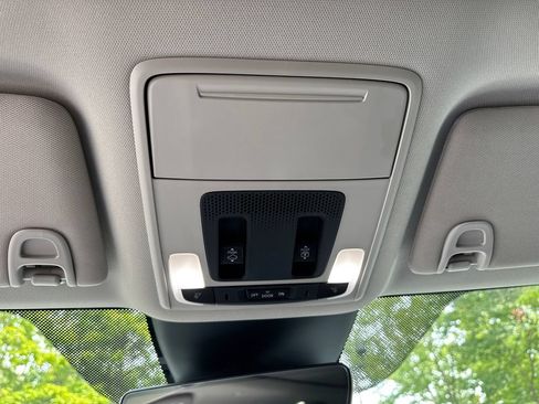 Used 2023 Honda Pilot Touring image 17