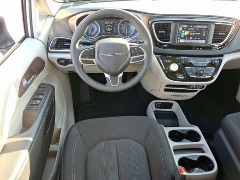 Used 2024 Chrysler Voyager LX image 14