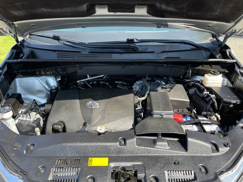 Used 2019 Toyota Highlander XLE FWD image 36