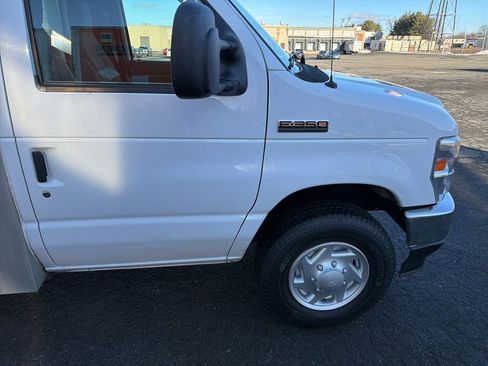 Used 2021 Ford E-350 and Econoline 350 Super Duty w/ Power Windows & Locks Group image 22