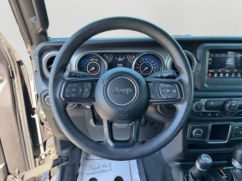 Used 2022 Jeep Wrangler Unlimited Sport image 19