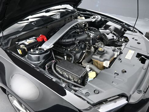 Used 2013 Ford Mustang Premium image 32