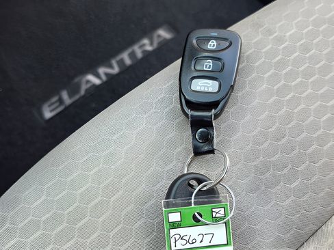 Used 2020 Hyundai Elantra SE FWD image 29