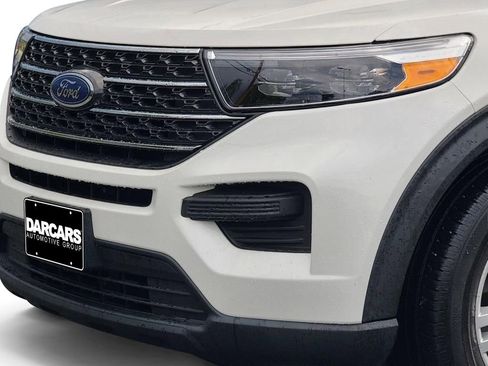 Used 2022 Ford Explorer XLT image 3