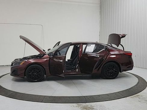 Used 2025 Nissan Altima 2.5 SV w/ SV Special Edition Package image 12