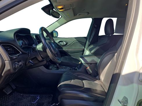 Used 2019 Jeep Cherokee Trailhawk image 11