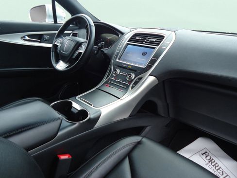 Used 2019 Lincoln Nautilus Premier image 25