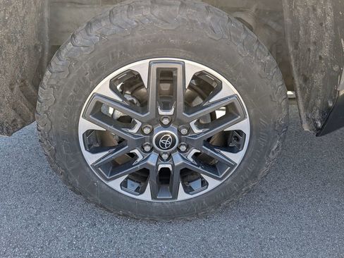 Used 2023 Toyota Tundra Limited image 12