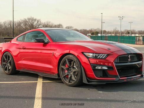 Used 2020 Ford Mustang Shelby GT500 w/ Carbon Fiber Track Pack image 12
