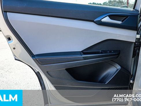 Used 2024 Volkswagen Taos SE image 51