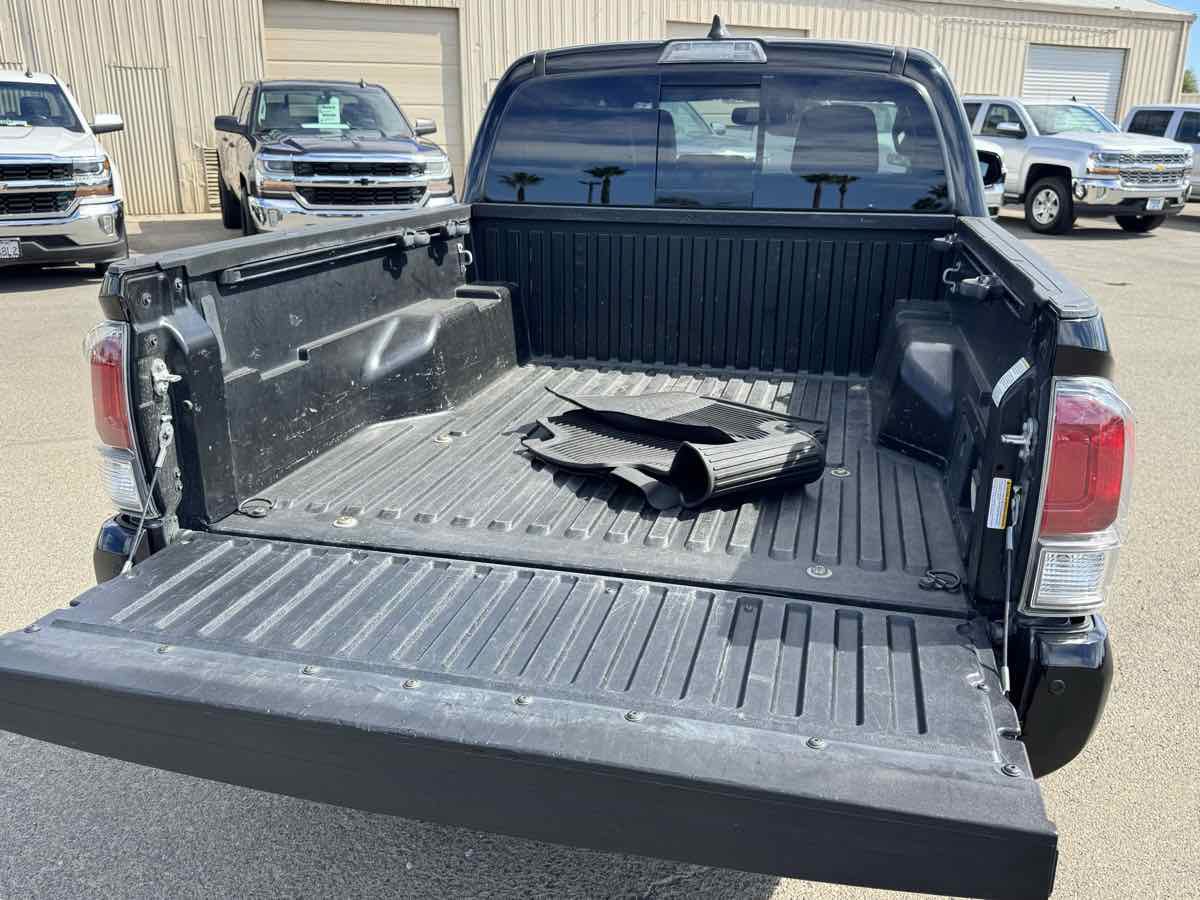 Used 2022 Toyota Tacoma TRD Sport w/ TRD Premium Sport Package AWD/4WD image 10