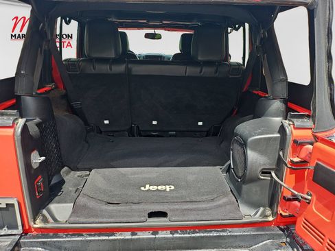 Used 2013 Jeep Wrangler Unlimited Sahara AWD/4WD image 17