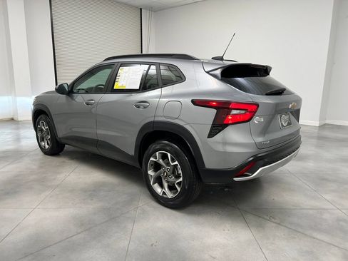 Used 2025 Chevrolet Trax LT image 5