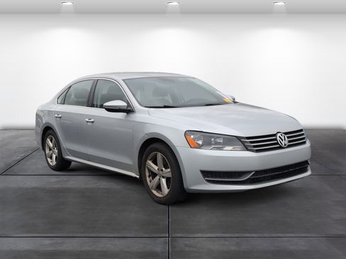 Used 2012 Volkswagen Passat 2.5 SE FWD image 2