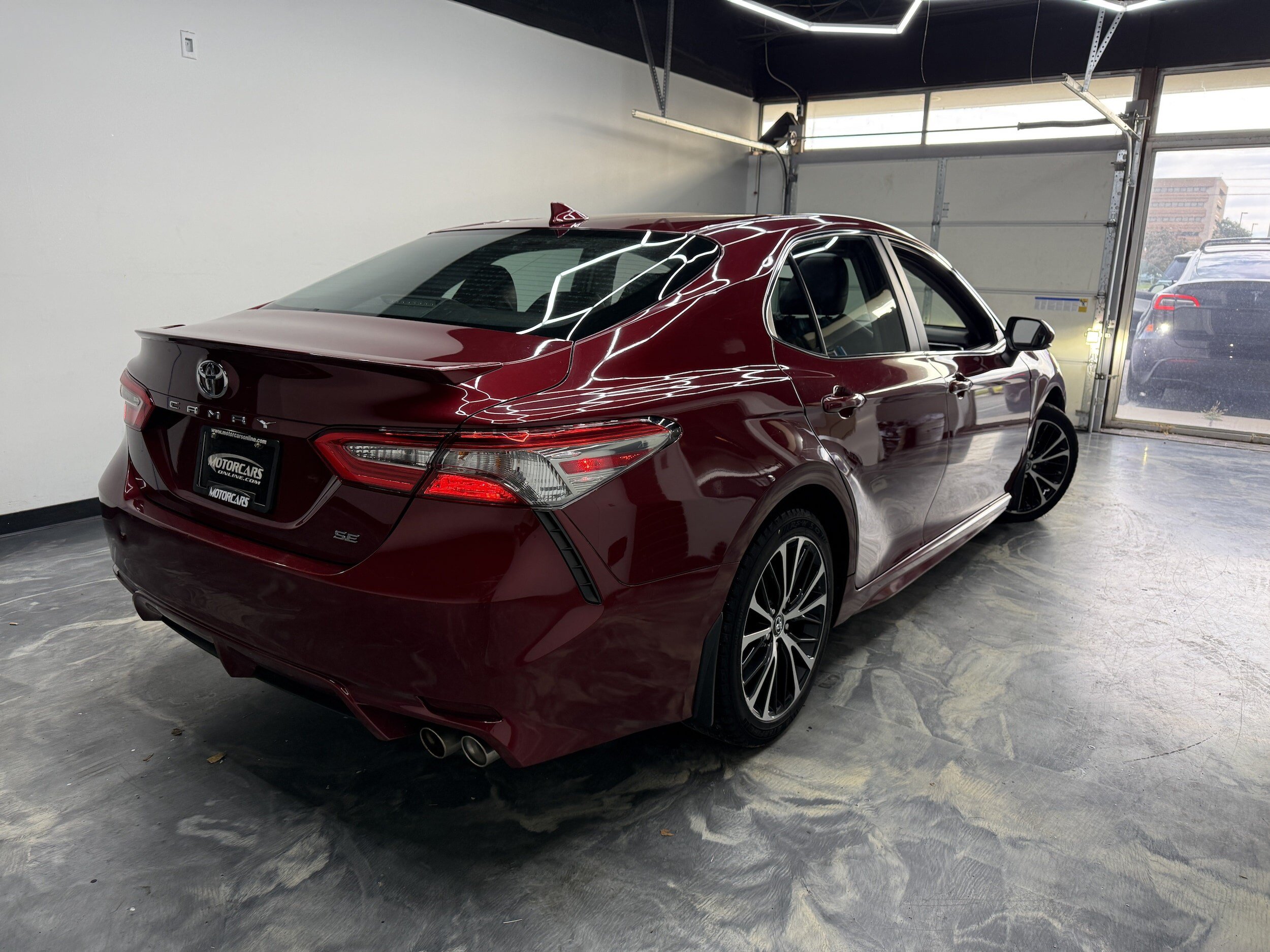 Used 2018 Toyota Camry FWD image 6
