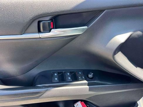 Used 2019 Toyota Camry SE FWD image 22