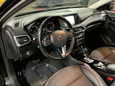 Used 2019 INFINITI QX30 LUXE w/ Navigation Package image 17