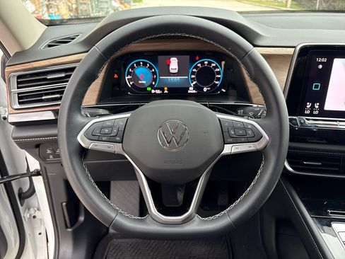Used 2024 Volkswagen Atlas SE FWD image 15