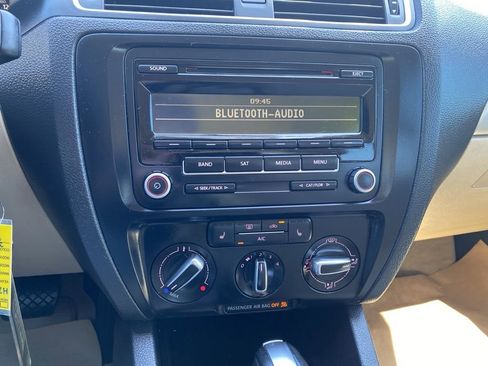 Used 2013 Volkswagen Jetta SE FWD image 14