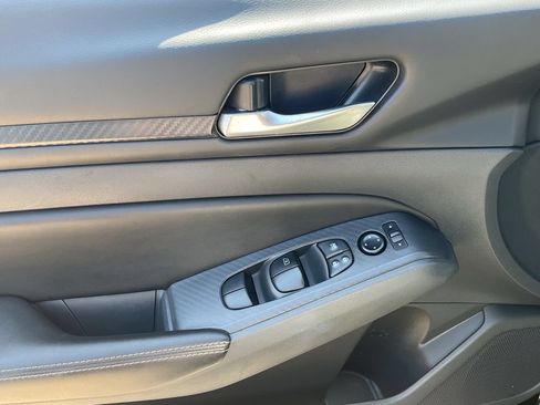 Used 2025 Nissan Altima 2.5 SV FWD image 22