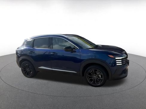 Used 2026 Nissan Kicks SR AWD/4WD image 2