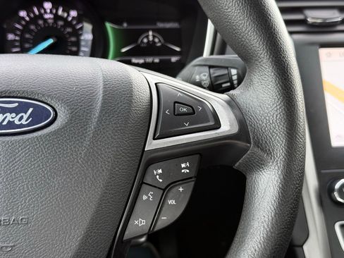 Used 2020 Ford Fusion SE FWD image 26