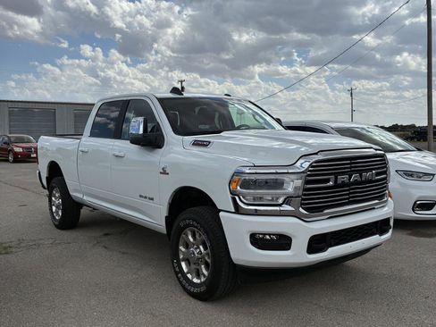 Used 2024 RAM 2500 Laramie AWD/4WD image 3