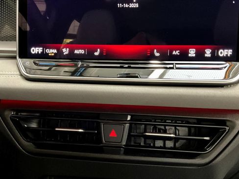 New 2026 Volkswagen Tiguan SE R-Line image 21