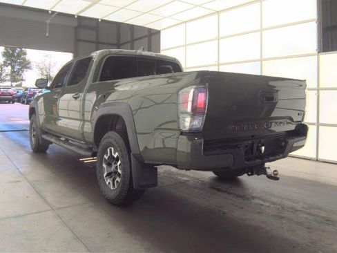 Used 2022 Toyota Tacoma TRD Off-Road w/ TRD Premium Off Road Package AWD/4WD image 2